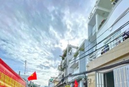 NGANG 5M HIẾM, VỊ TRÍ KINH DOANH, MẶT TIỀN HẺM XE HƠI THÔNG, GẦN NGÃ 4 PHÚ THUẬN - NGUYỄN THỊ THẬP, - P. PHÚ THUẬN, QUẬN 7 - NHỈNH 8 TỶ.